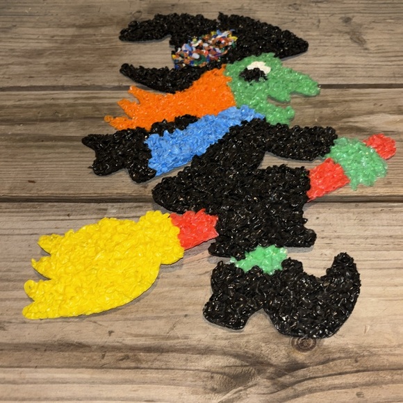 VTG 70s Halloween Melted Plastic Popcorn Decoration Witch Flying Broomstick 19" - Picture 2 of 6